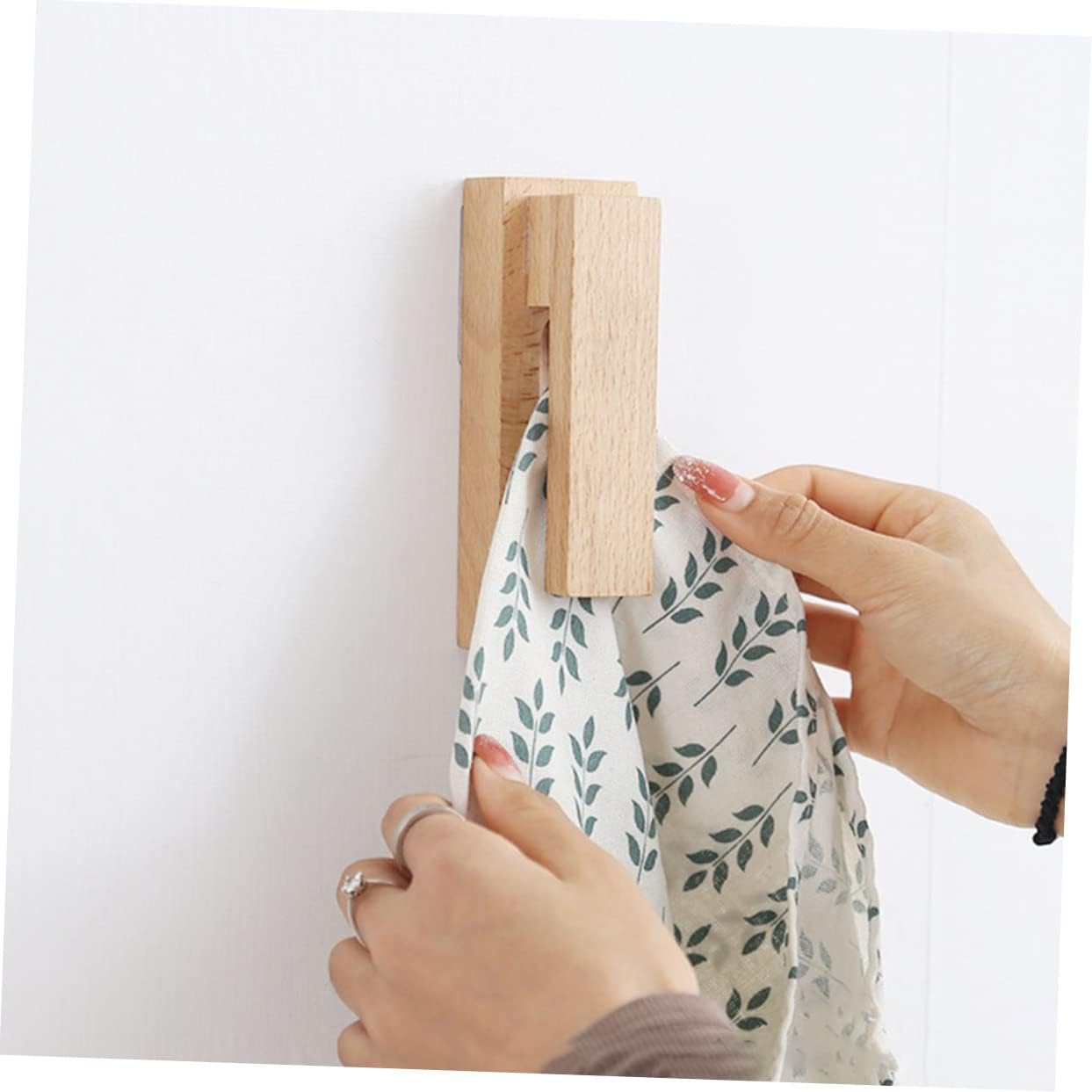 Alipis 4pcs Solid Wood Towel Hooks Wall Mount Decorative Hangers