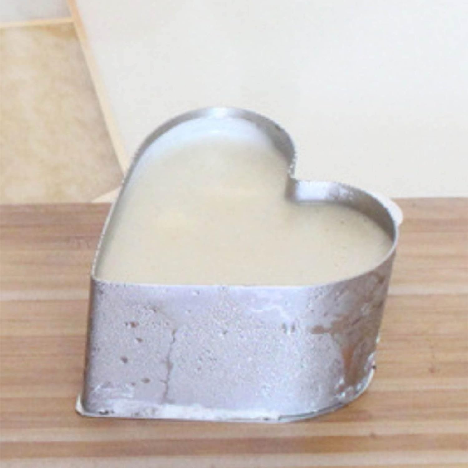 4Pcs Heart Shaped Cake Cutter Set with Lid and Rounded Edges