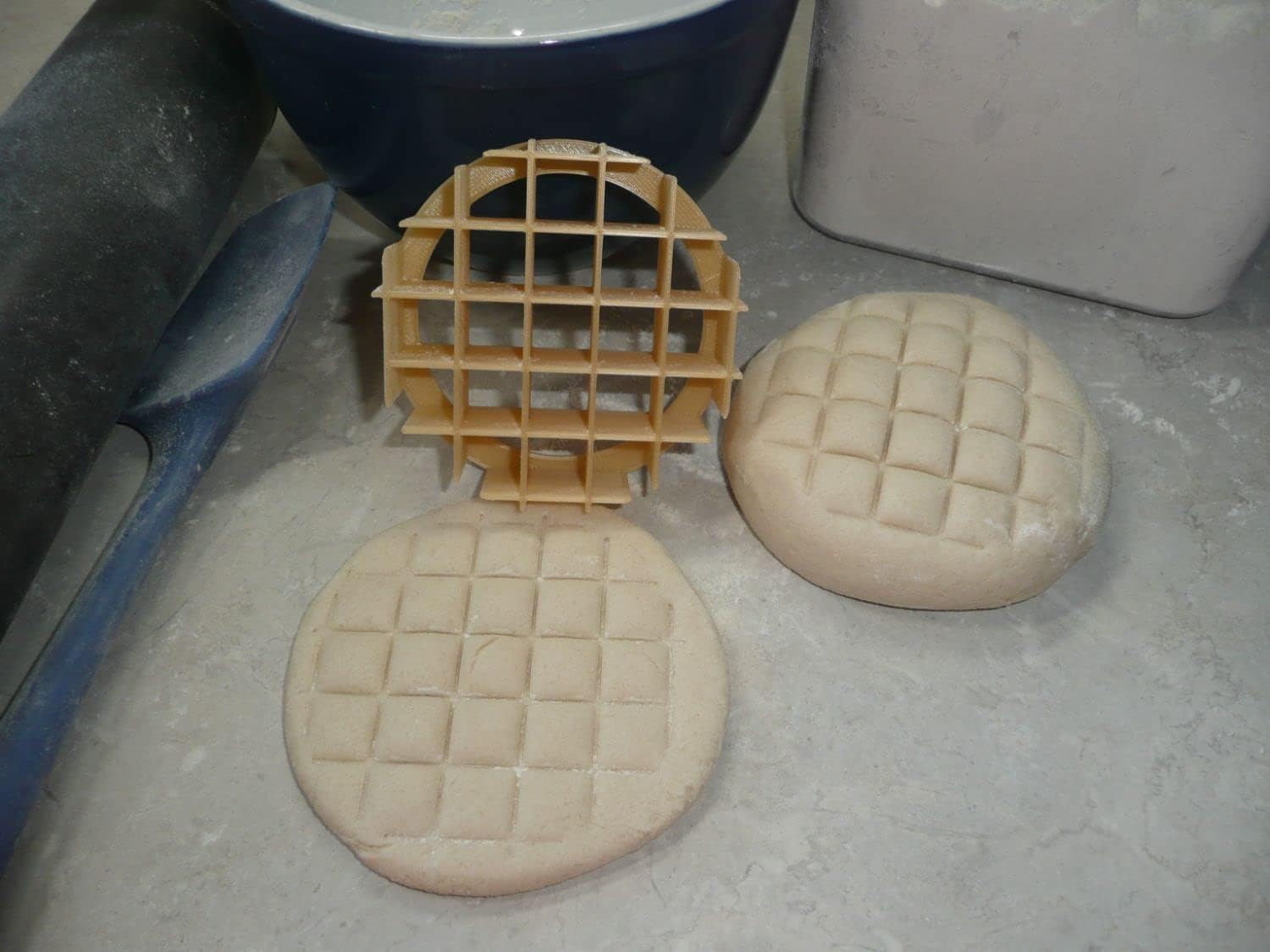 WAFFLE PATTERN CONCHA COOKIE CUTTERS SET OF 2 MADE IN USA 1