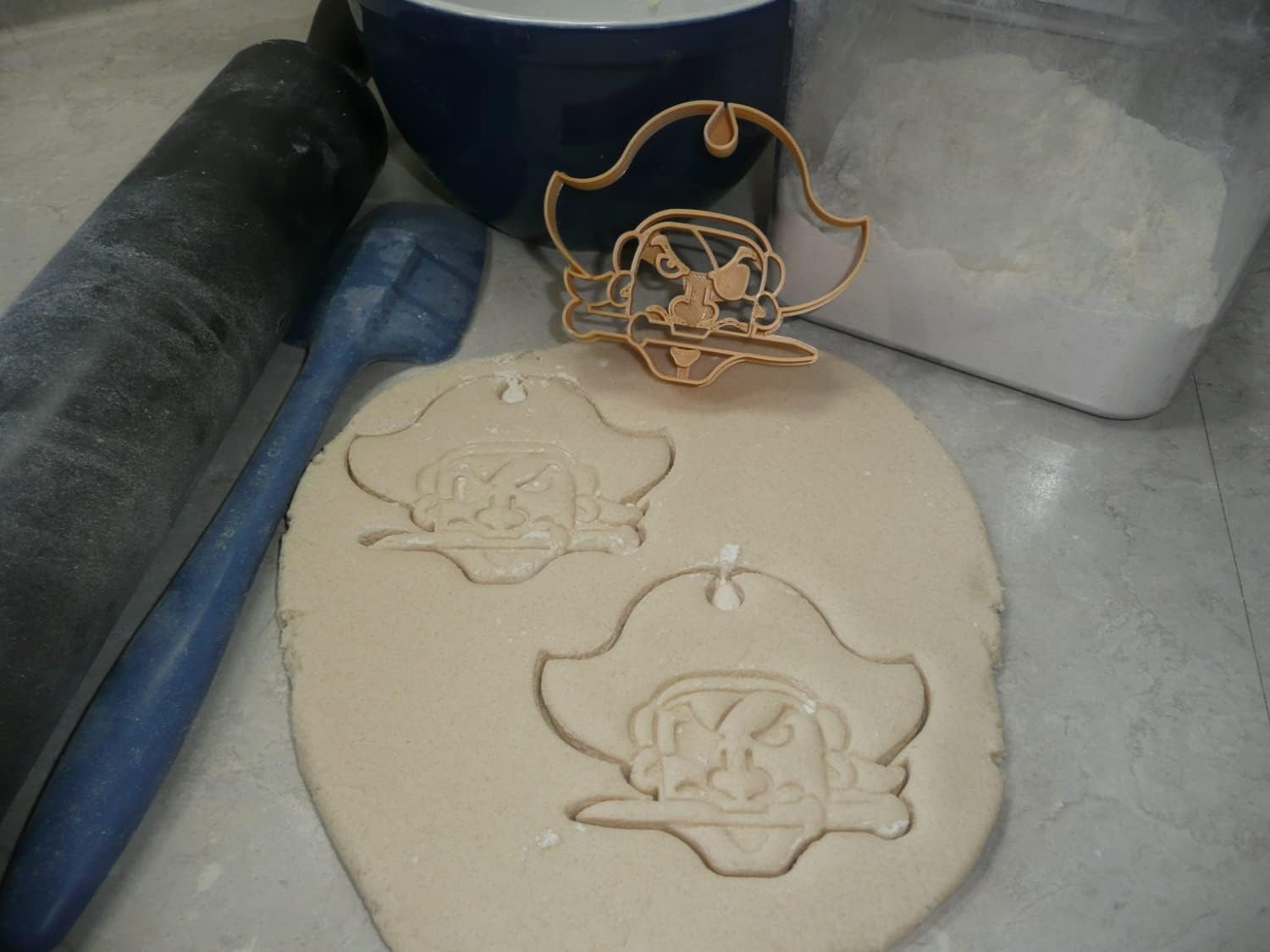 Pirate Face Cookie Cutter with Hat and Eye Patch 1