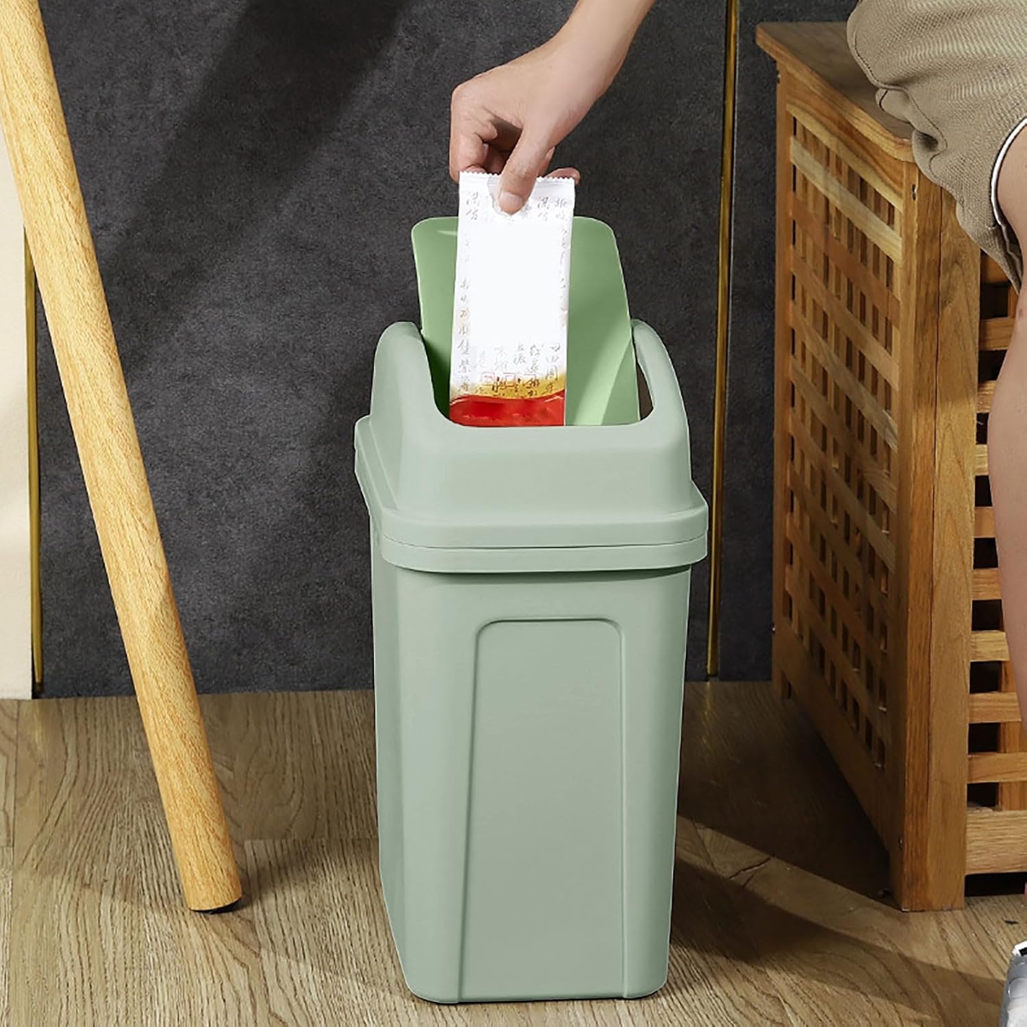 KELINFONG 55 Gallon Plastic Trash Can with Lid