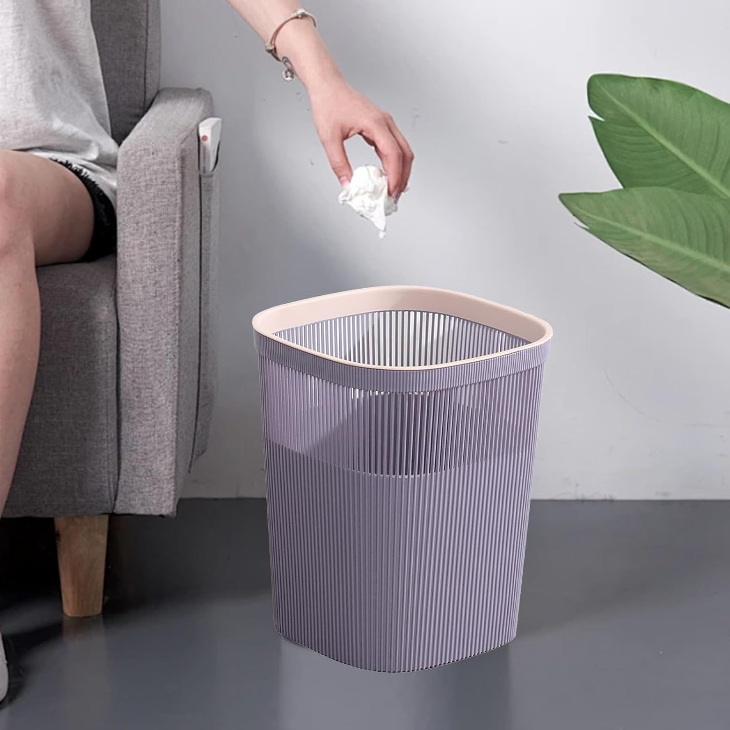 Stylish Round Trash Can with Lid for Bathrooms and Kitchens