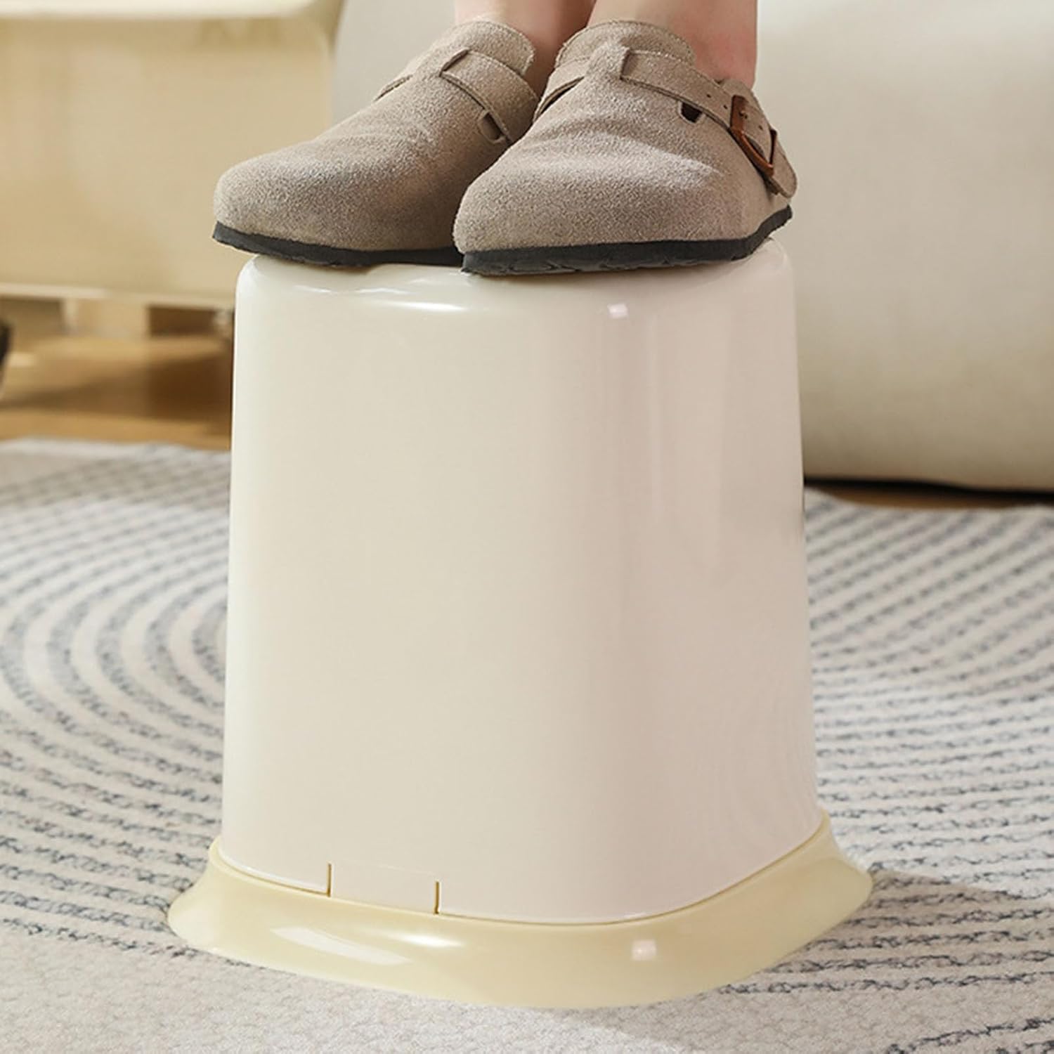 Funny Big Eyes Trash Can with Feet 1