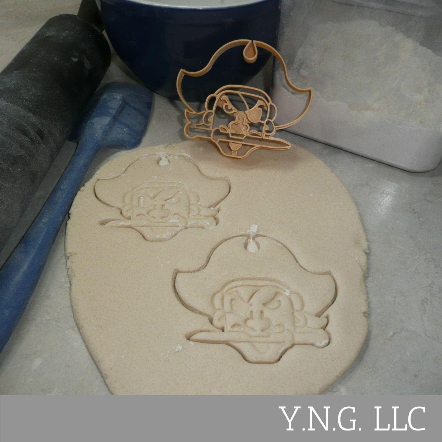 Pirate Face Cookie Cutter with Hat and Eye Patch 1