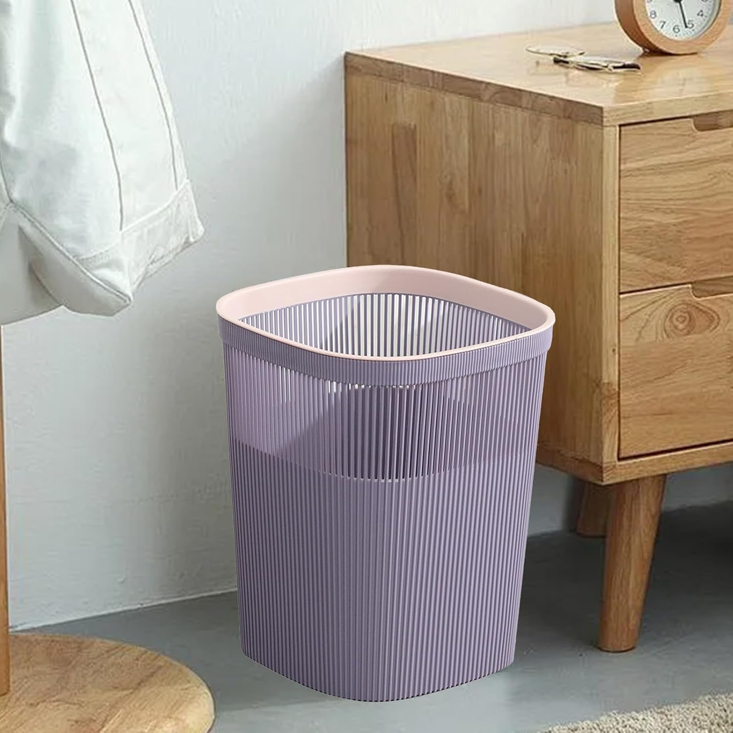 Stylish Round Trash Can with Lid for Bathrooms and Kitchens