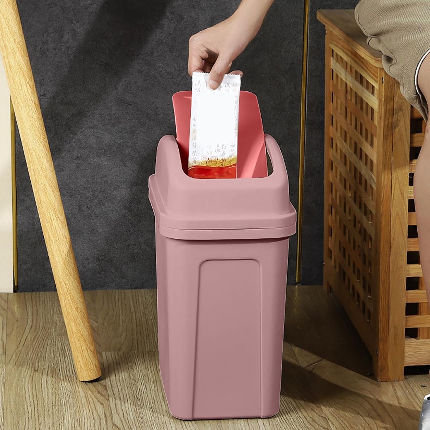 4 Gallon Swing Top Trash Can in Pink